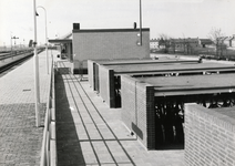 169276 Gezicht op de rijwielstalling van het N.S.-station Purmerend te Purmerend.